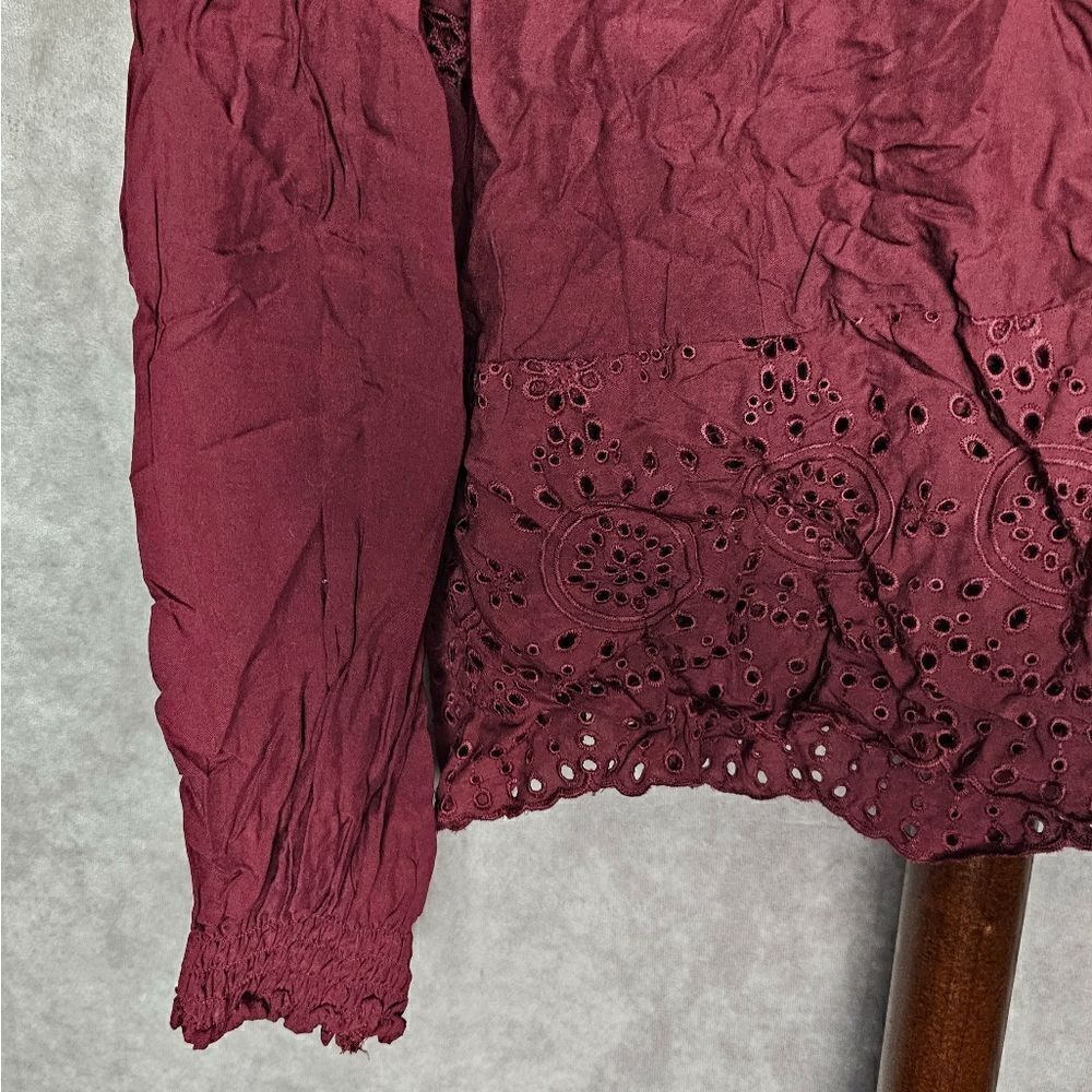 Women's Long Sleeves Eyelet Blouse Small‎ - Picture 3 of 5